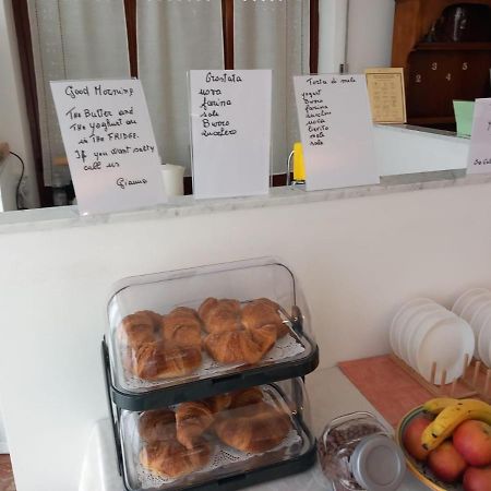B&B Tra Mare E Marmo 마리나 디 카라라 외부 사진