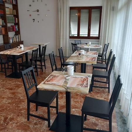 B&B Tra Mare E Marmo 마리나 디 카라라 외부 사진