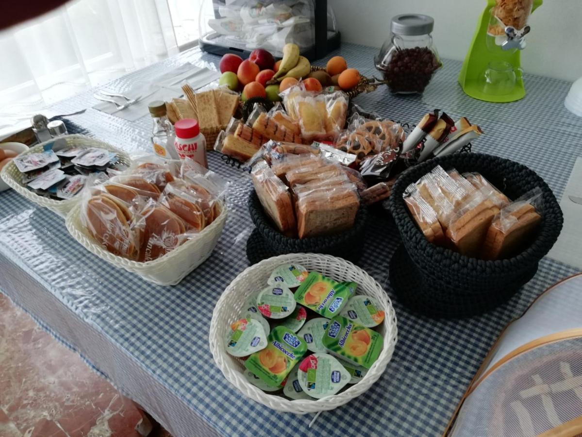 B&B Tra Mare E Marmo 마리나 디 카라라 외부 사진