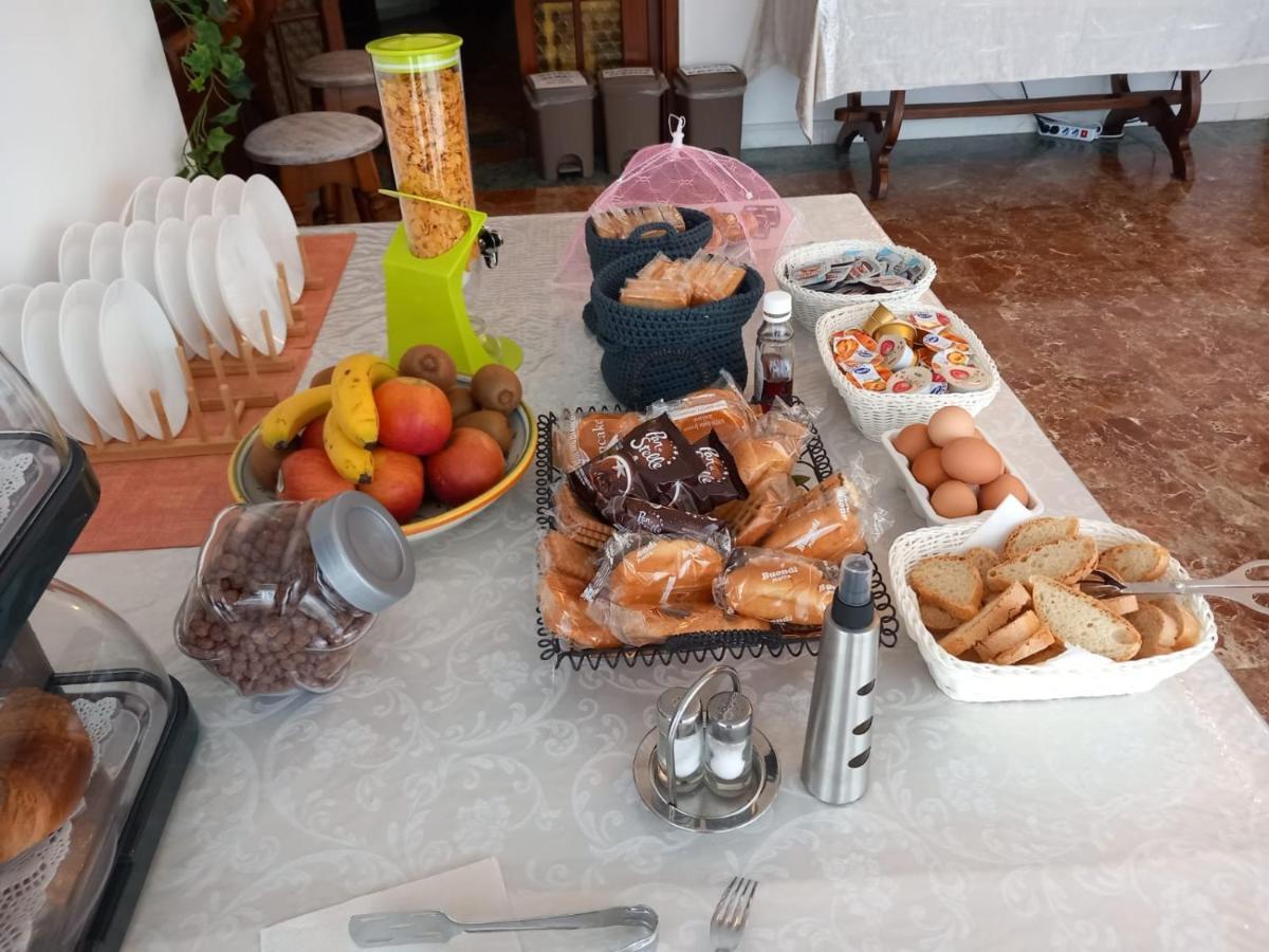 B&B Tra Mare E Marmo 마리나 디 카라라 외부 사진