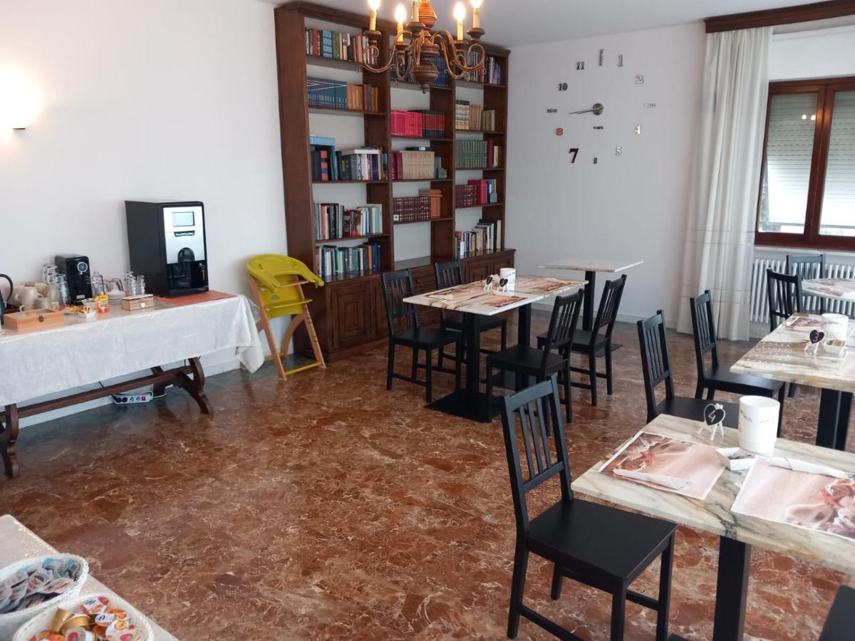 B&B Tra Mare E Marmo 마리나 디 카라라 외부 사진